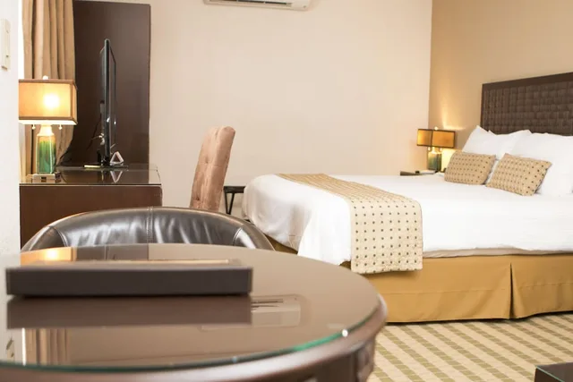 غرفة قياسية بسرير كينج، Rincon Del Valle Hotel Suites 2/8