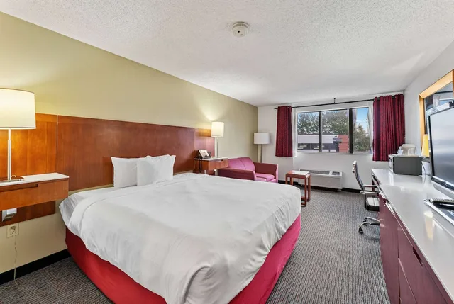 غرفة بسرير كينج، The Cairn Hotel 1/6