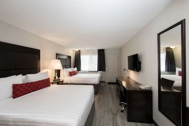 غرفة قياسية بسريرين كوين بمطبخ صغير، SureStay Hotel by Best Western Castlegar 1/8
