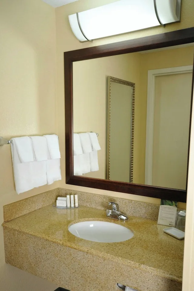 جناح بسرير كينج مع أريكة، Springhill Suites by Marriott Galveston 2/3