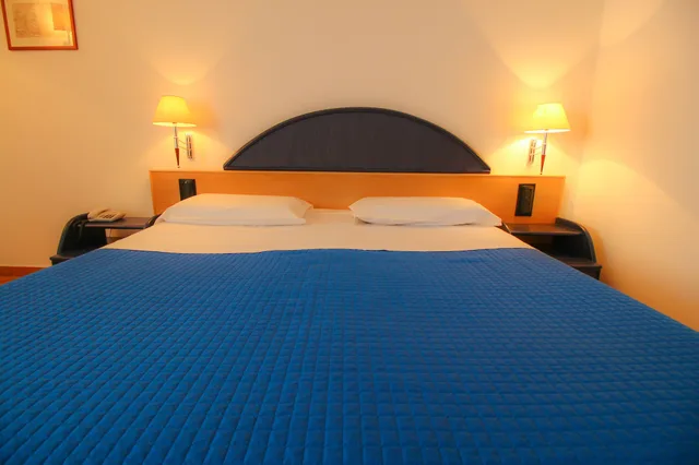 جناح بسرير كوين، Hotel Paladini Di Francia 5/6