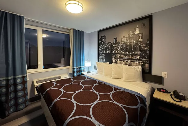 غرفة بسرير كينج لذوي الإعاقة، Super 8 by Wyndham Brooklyn Fulton Street/Broadway Junction 2/3
