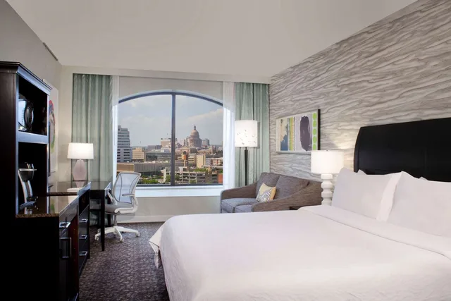 غرفة ديلوكس بسرير كينج، Hilton Garden Inn Austin Downtown 1/4