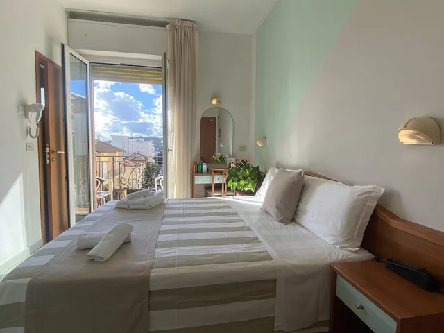 Room, Queen Bed, Hotel Villa Caterina 1/10