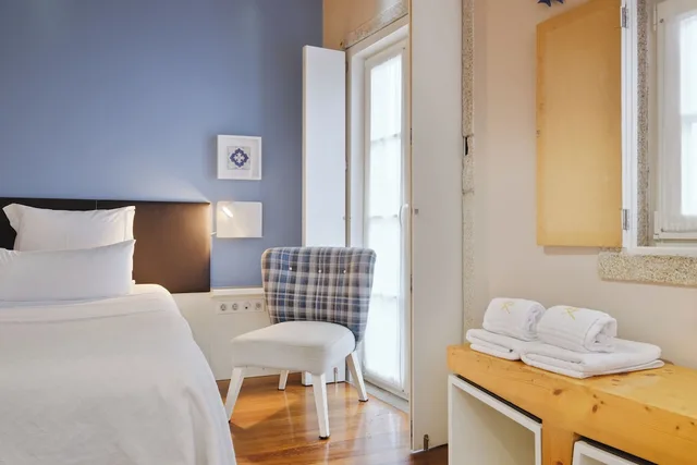 Loft, 1 King and 4 Single Beds, City View, Balcony, Extendall 8/10