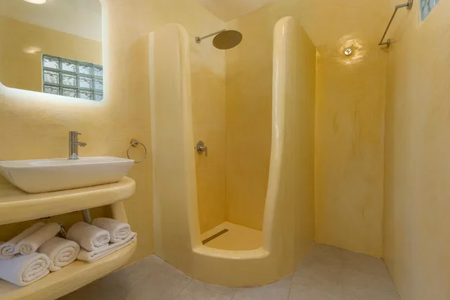 Suite, Triple, Outdoor Jetted Tub، Sole doro Luxury Suites Santorini 3/6
