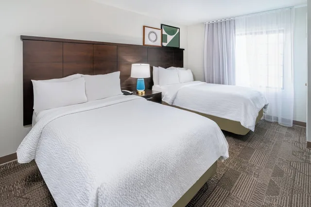 جناح بسريرين كوين بغرفتي نوم بمطبخ، Staybridge Suites Co Springs Air Force Academy 1/10