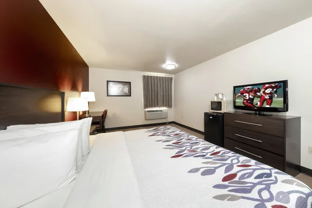 غرفة قياسية بسرير كينج، Red Roof Inn St Robert - Ft Leonard Wood 1/6