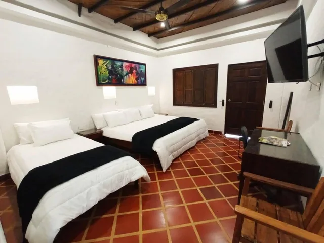 غرفة كلاسيكية ثلاثية بسرير كينج وسرير فردي، Hotel Casona Montañesa Quindío 4/9