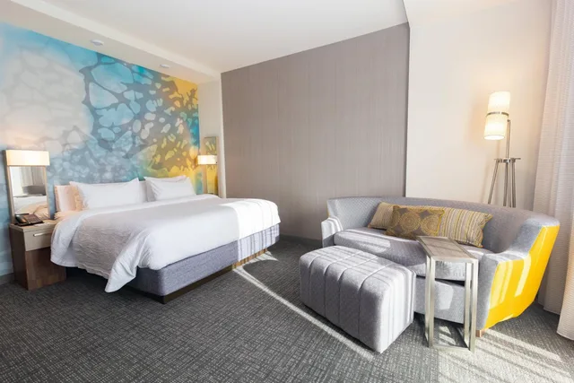 غرفة بسرير كينج مع أريكة، Courtyard by Marriott Cartersville 9/16