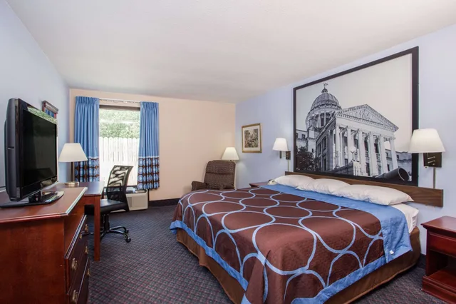 Standard, King Bed, Accessible, Super 8 By Wyndham Indianola 1/9