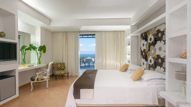 غرفة كومفورت بسرير كينج بإطلالة على البحر بشرفة، Hotel Belair 10/10