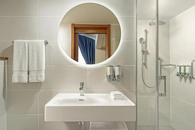 غرفة سوبيريور بسرير كينج، Hampton by Hilton Istanbul Sisli 4/4