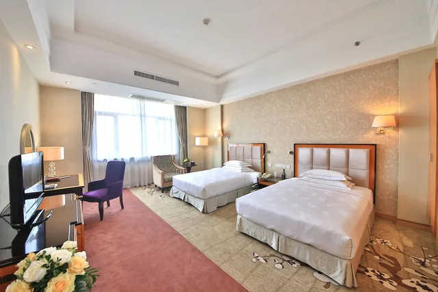 1 Bedroom, Business, Suite, Twin Beds, Balcony, Xinhui Country Garden Phoenix Hotel 7/10