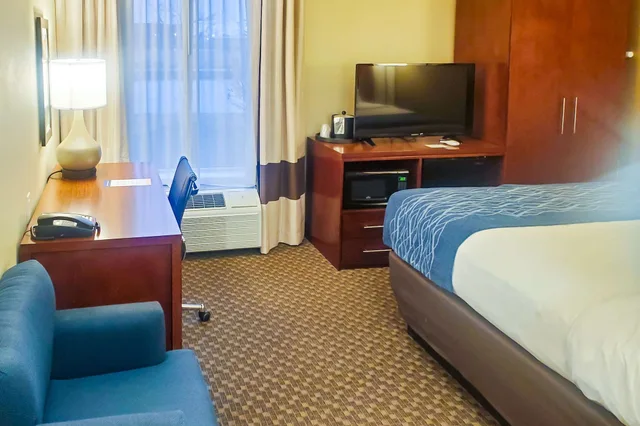 غرفة قياسية بسرير كينج، Comfort Inn and Suites Logan Near University 5/8