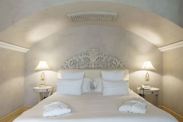 جناح فاخر بسرير كينج بشرفة، Romano Palace 4/7
