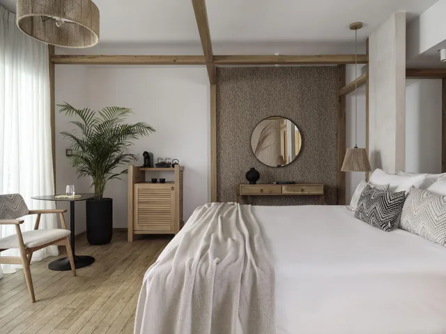 غرفة بريميوم بسرير مزدوج بإطلالة على المسبح بحوض جاكوزي، Stella Island Luxury Resort & Spa - Adults Only 2/4