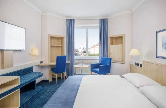 Family, 1 Double and 1 Single Bed, INTERCITYHOTEL ERFURT 3/9