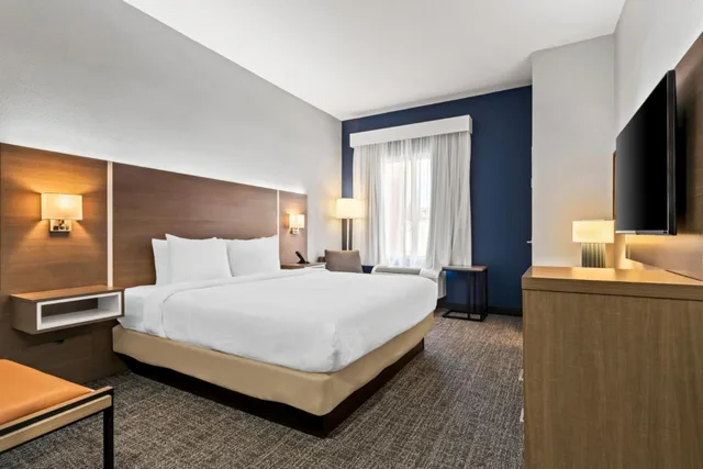 غرفة بسرير كينج بحوض استحمام لذوي الإعاقة، Spark by Hilton Catoosa Tulsa 5/10
