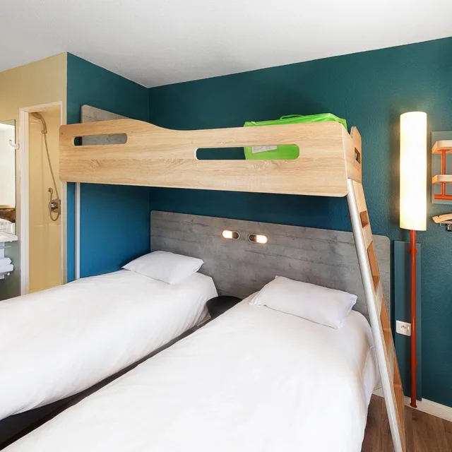 Room, Triple, Twin Beds, Bunk Bed, Ibis Budget Bordeaux Centre Gare Saint Jean 5/10