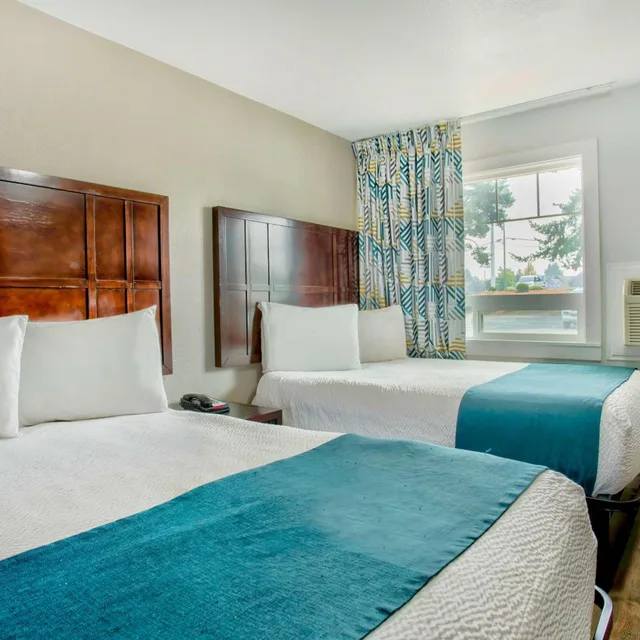 Room, 2 Queen Beds, Studio6 Suites Albany, OR 3/5