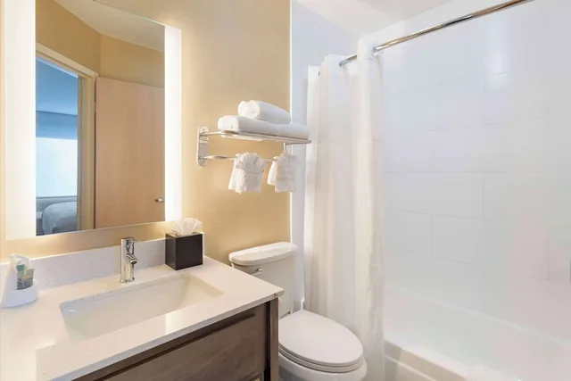 غرفة قياسية بسرير كوين لذوي الإعاقة، Best Western Glenview -Chicagoland Inn and Suites 6/6