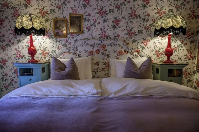 Room, Large, Charmante Skostredet Hotel 1/5