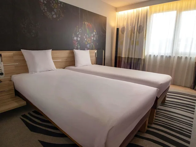 Room, Twin Beds, NOVOTEL LIMOGES LE LAC 1/3