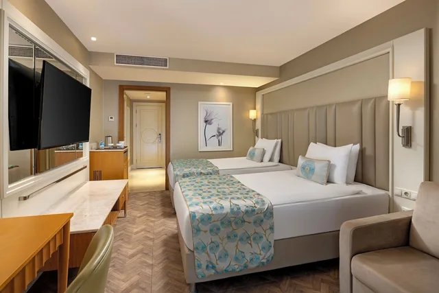 Standard, Twin Beds, Land View, 2 Sofa، Titanic Deluxe Lara 3/7