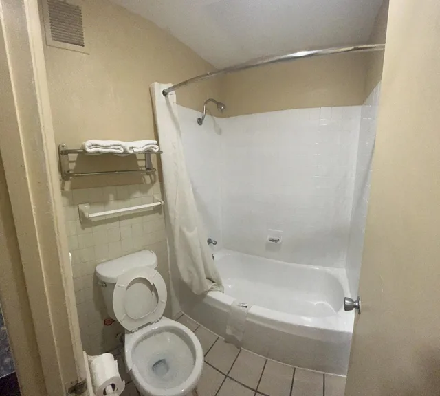 غرفة بسريرين مزدوجين للمدخنين، OYO Blue Star Inn 4/5