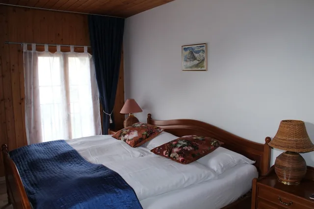 Queen Bed, Church View, Accessible، Historic Hotel Steinbock 1/5