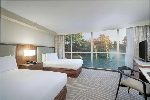 غرفة بسريرين مزدوجين بحوض استحمام لذوي الإعاقة، Hilton Memphis 1/5