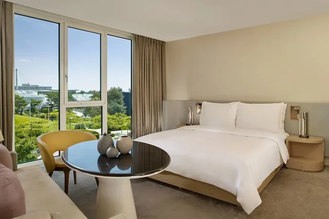 غرفة بسرير كينج، The Ritz-Carlton Wolfsburg 7/10