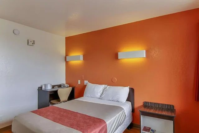 1 Full Bed - ADA/RI Shower، Motel6 Buellton, CA - Solvang Area 4/8