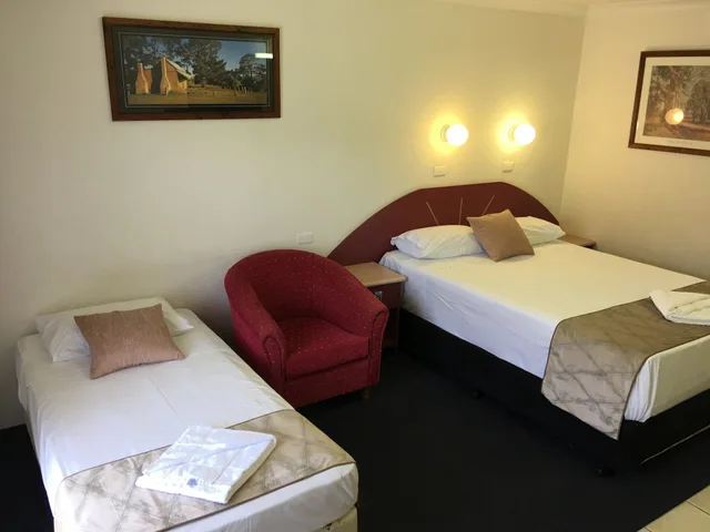 غرفة بسرير فردي وسرير كوين، Homestead Motel 5/6