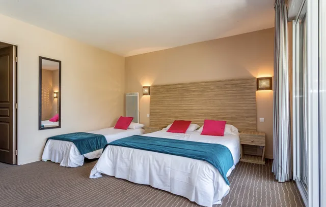 غرفة ثلاثية بسرير مزدوج وسرير فردي، Hotel Prestige Odalys Erromardie 2/4