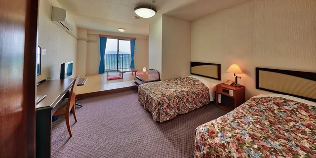 غرفة يابانية غربية بسريرين منفصلين بإطلالة على البحر، Miyuki Hamabaru Resort 6/10
