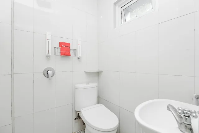 غرفة بسرير مزدوج، Reddoorz Plus Jalan Pemuda Jakarta 10/10
