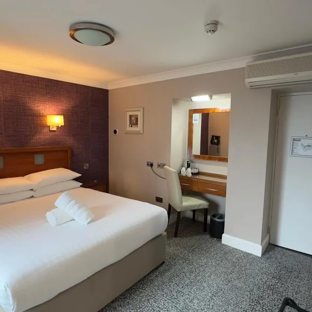 غرفة مفردة، The Imperial Hotel 2/3