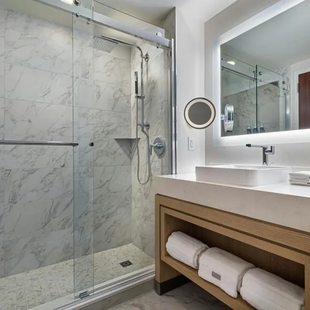 جناح جونيور، Westin Jersey City Newport 3/3