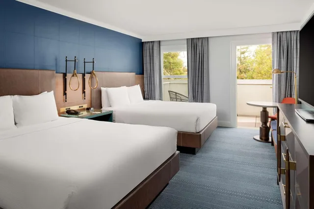 جناح بسرير كوين مع أريكة، Hayes Mansion San Jose, Curio Collection by Hilton 2/10
