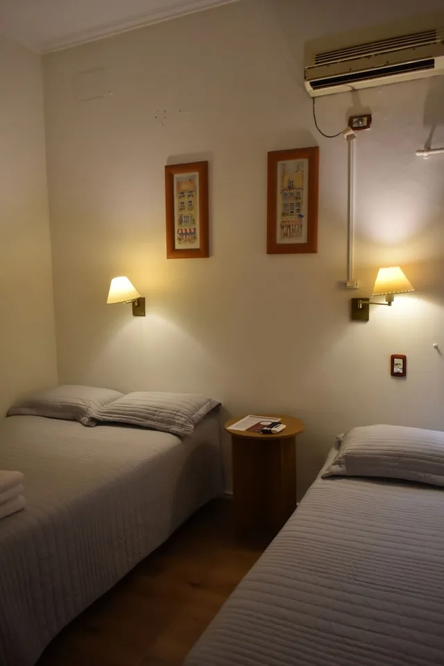 غرفة قياسية ثلاثية بسرير مزدوج وسرير فردي، Hotel Frossard 8/10