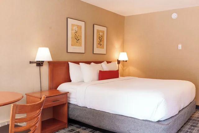 غرفة قياسية بسرير كينج، Marmot Lodge 5/8