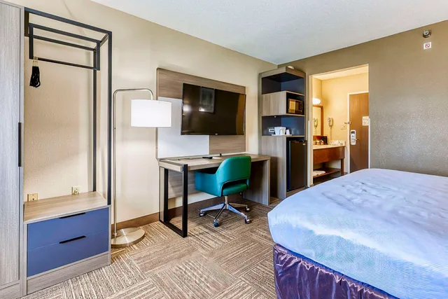 Room, King Bed, Comfort Inn Shepherdsville - Louisville South 3/4