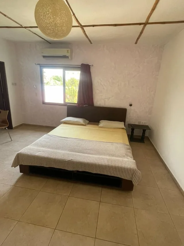 غرفة عائلية رباعية بسرير كينج وسرير بطابقين بمطبخ صغير، Omanye Lodge 2/5