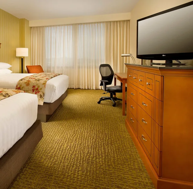 جناح بسريرين كوين بغرفتين مع أريكة لذوي الإعاقة، Drury Plaza Hotel Nashville Franklin 4/8