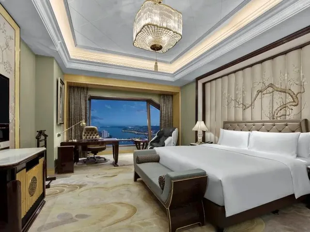 Executive, Double Bed, with View, Wanda Reign Wuhan 2/2