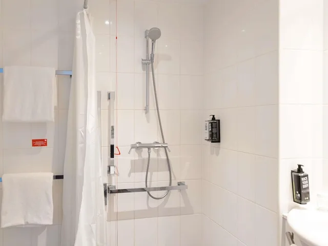 غرفة بسريرين منفصلين لذوي الإعاقة، ibis Cambridge Central Station 8/8