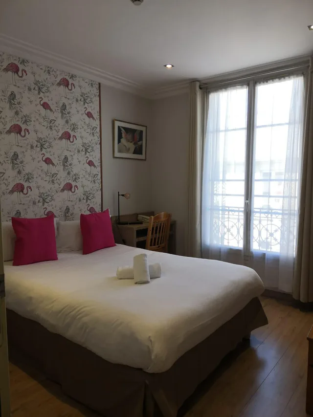 غرفة قياسية بسرير مزدوج، Hotel Du Roi Rene 2/3
