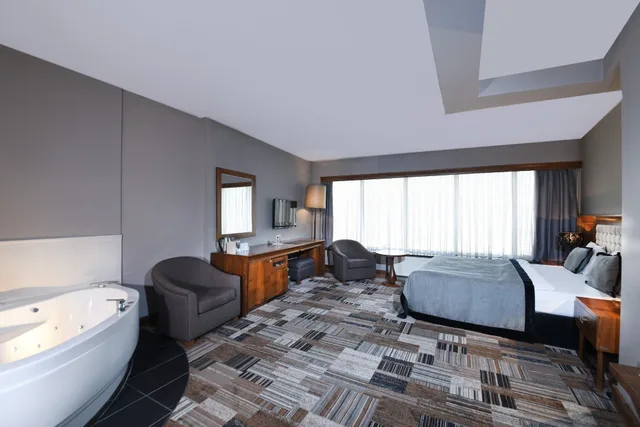 غرفة تنفيذية بسرير كوين بجاكوزي، Tiara Termal Spa Hotel 6/10